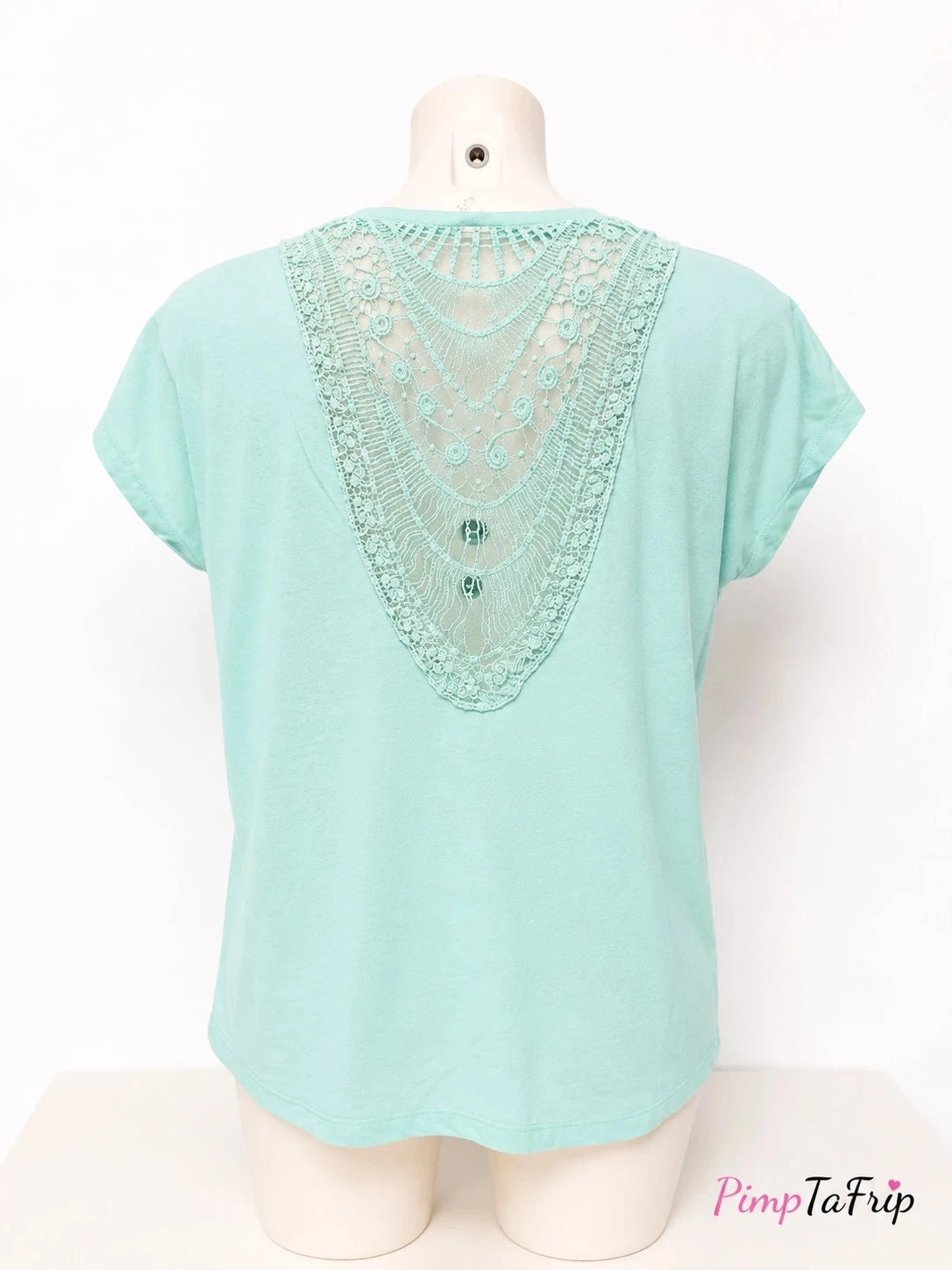 T-shirt Kiabi femme vert d’eau à motif floral ton sur ton – Dos en dentelle – Taille XL